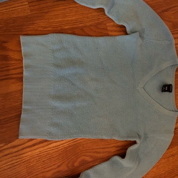 LIGHT BLUE SWEATER ⬇️ - Picture 3 of 5